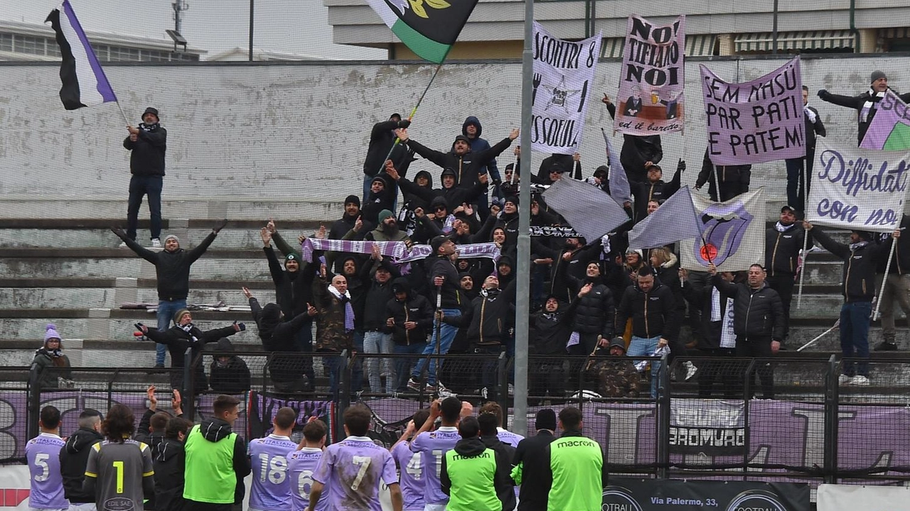 Il primo giorno da “numero uno” di Sergio Zoppi alle prese con la formazione di un nuovo consiglio di amministrazione che aprirà ad altri imprenditori. Il primo giorno da “numero uno” di Sergio Zoppi alle prese con la formazione di un nuovo consiglio di amministrazione che aprirà ad altri imprenditori.