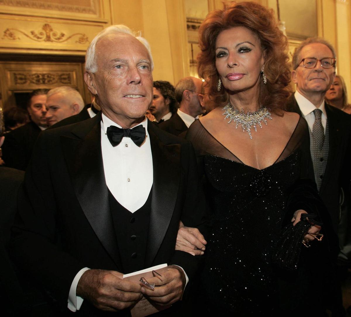 armani e l8217amore viscerale per la scala la creazione dei costumi gli inviti ai vip e l8217impegno nella fondazione