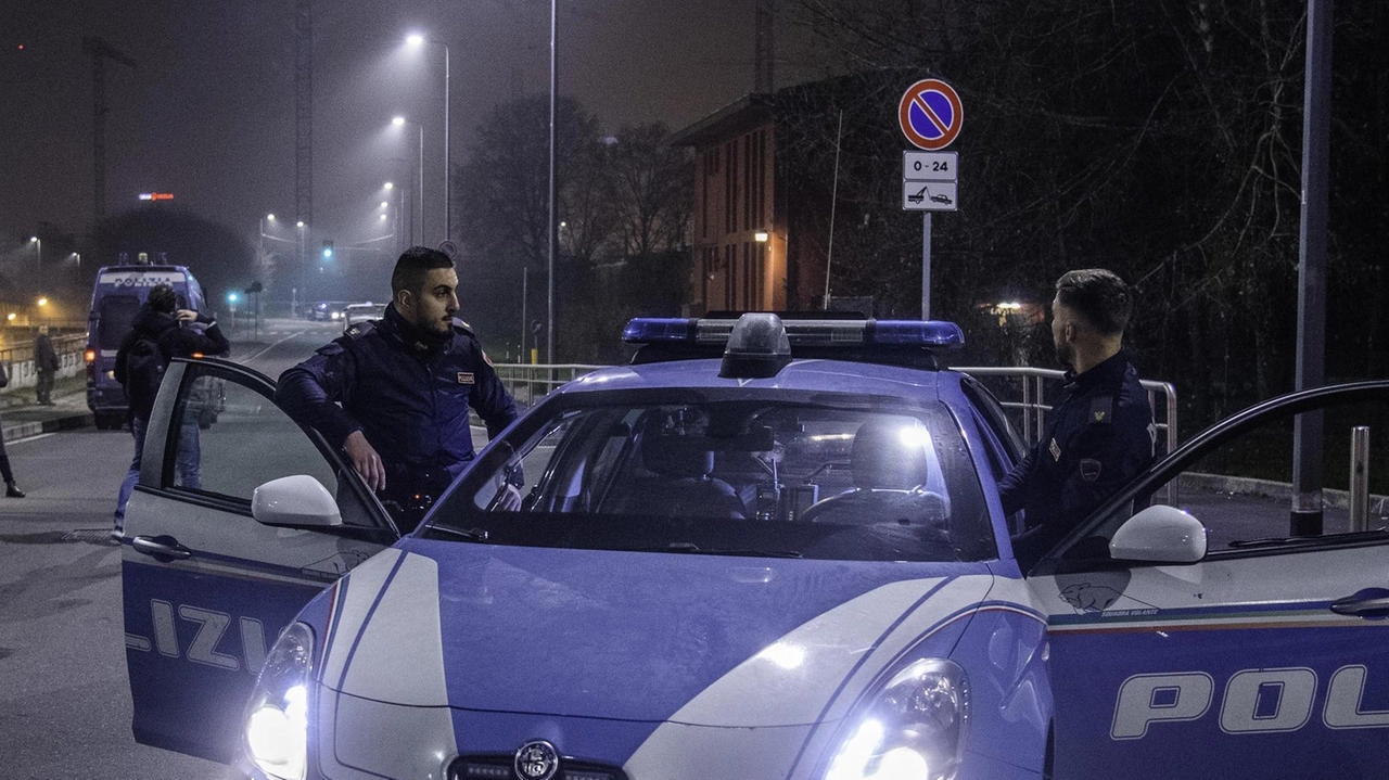 Tre pusher sono stati arrestati dalla polizia in diversi quartieri della città in meno di 24 ore. In corso...