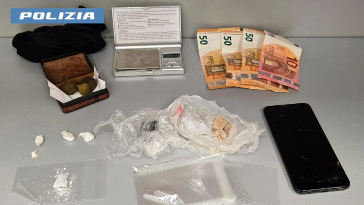 La droga sequestrata al 49enne La droga sequestrata al 49enne