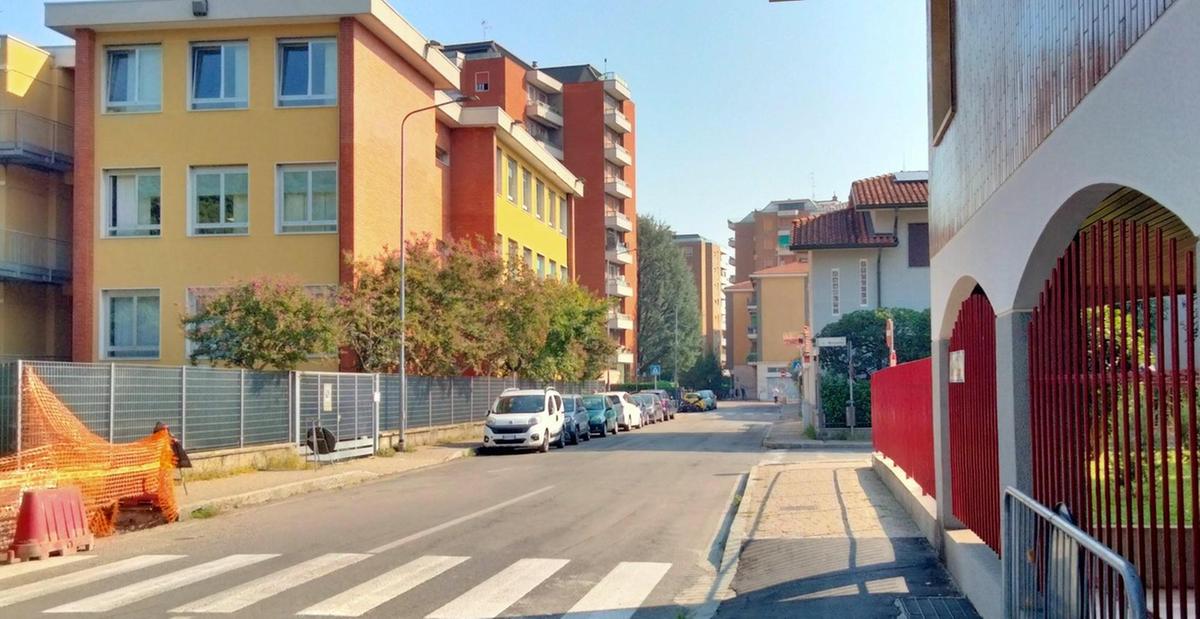 una nuova isola pedonale davanti alle scuole