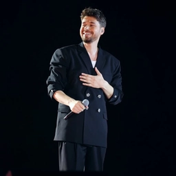 Alban Skënderaj e il sold out al Forum di Assago: “Ispirato da Battisti e Jovanotti”