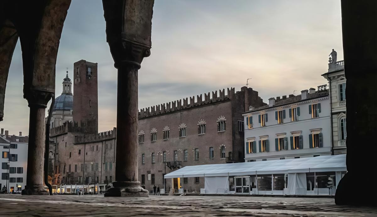Miracolo a Mantova, paese di carta. Dove voci diverse riescono a parlarsi anche di guerre (come 500 anni fa) Miracolo a Mantova, paese di carta. Dove voci diverse riescono a parlarsi anche di guerre (come 500 anni fa)