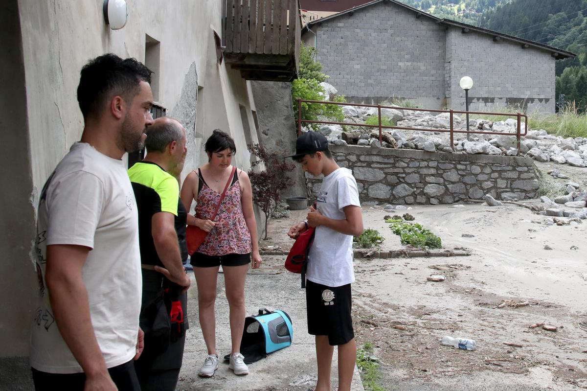 Commozione a Valdisotto: gli sfollati delle frazioni di Tola e Aquilone tornano a casa dopo due mesi Commozione a Valdisotto: gli sfollati delle frazioni di Tola e Aquilone tornano a casa dopo due mesi