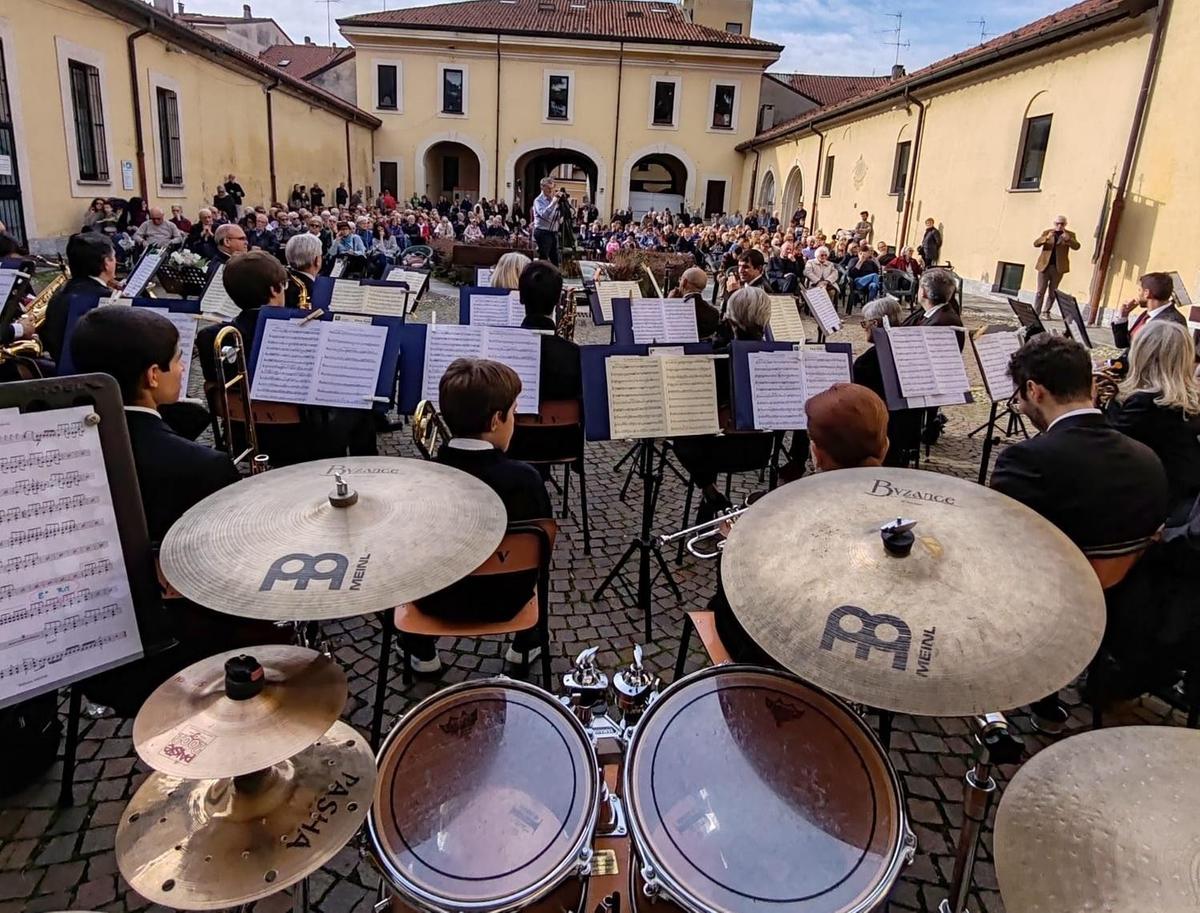 quando la musica rompe le sbarre banda e detenuti assieme sul palco il concerto all8217interno del carcere