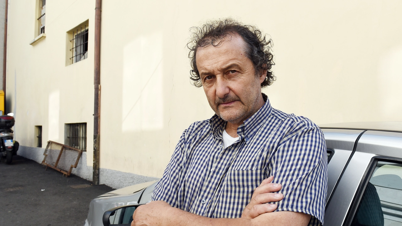 Don Giusto Della Valle, prete di frontiera, è parroco di San Martino a Rebbio, periferia di Como Don Giusto Della Valle, prete di frontiera, è parroco di San Martino a Rebbio, periferia di Como