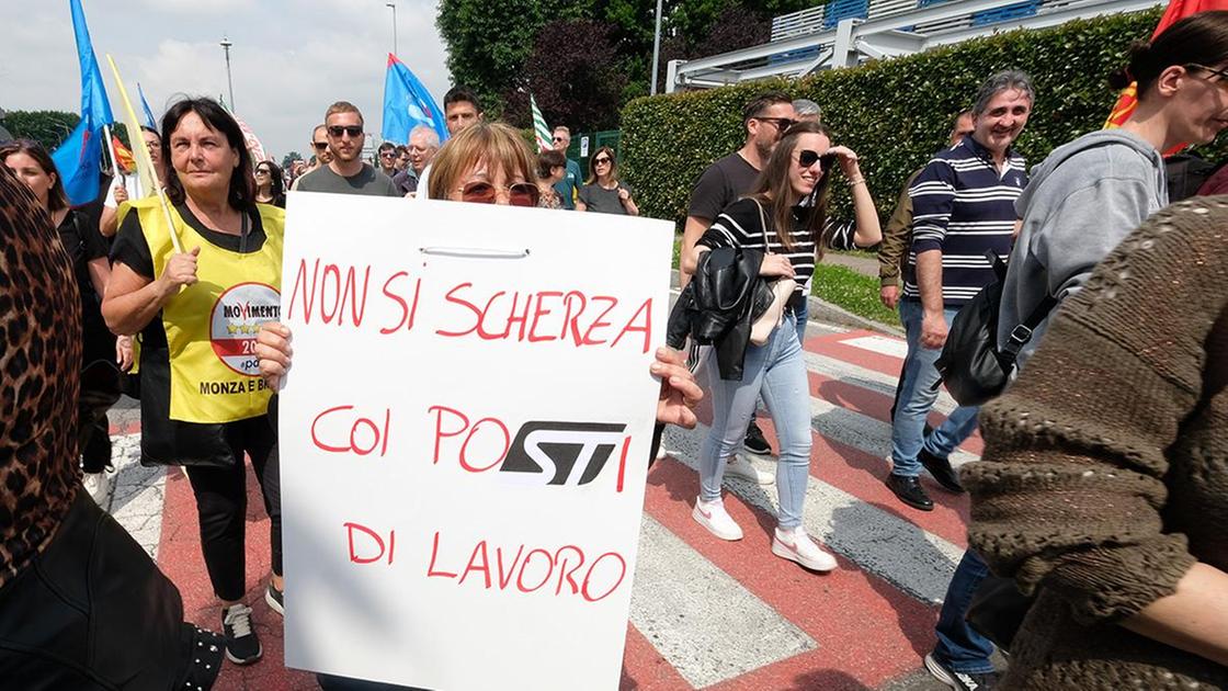 Lo sciopero contro i tagli alla St: "Il piano cancella il primato del polo. Serve un progetto a esuberi zero" Lo sciopero contro i tagli alla St: "Il piano cancella il primato del polo. Serve un progetto a esuberi zero"