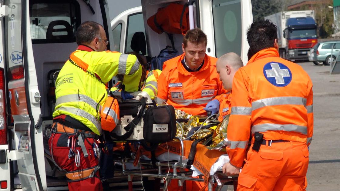 Cassinetta di Lugagnano, scontro frontale fra due auto: grave donna di 38 anni Cassinetta di Lugagnano, scontro frontale fra due auto: grave donna di 38 anni