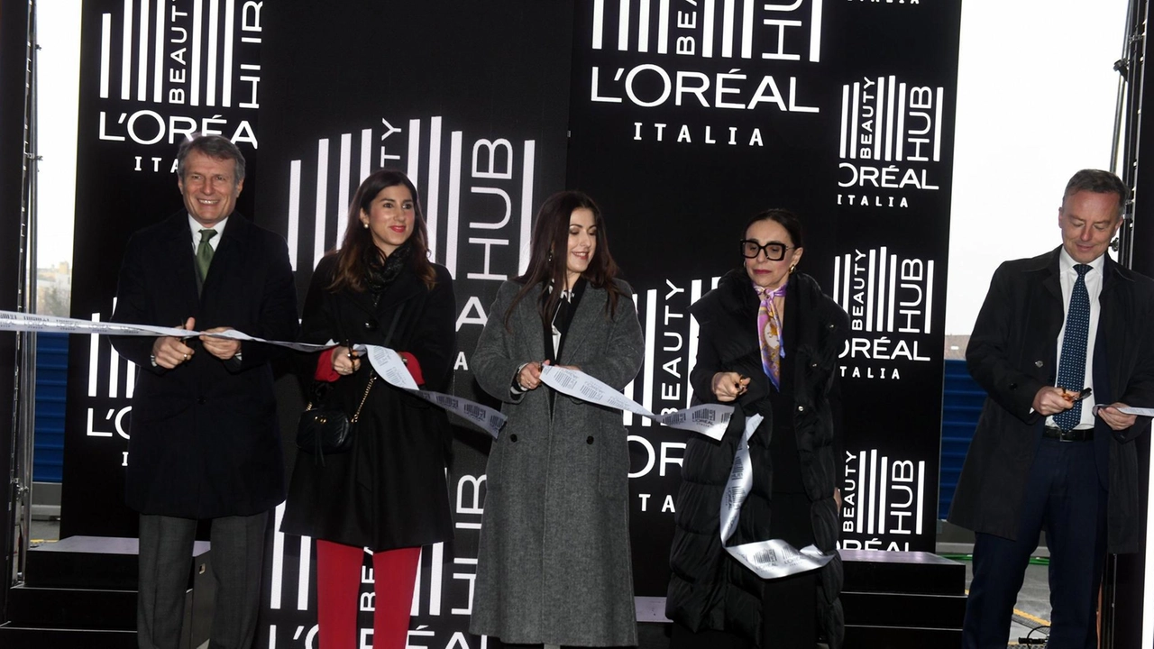 "Celebriamo il simbolico compimento di The Sign con l’inaugurazione del Beauty Hub L’Oréal Italia e siamo orgogliosi di aver... "Celebriamo il simbolico compimento di The Sign con l’inaugurazione del Beauty Hub L’Oréal Italia e siamo orgogliosi di aver...