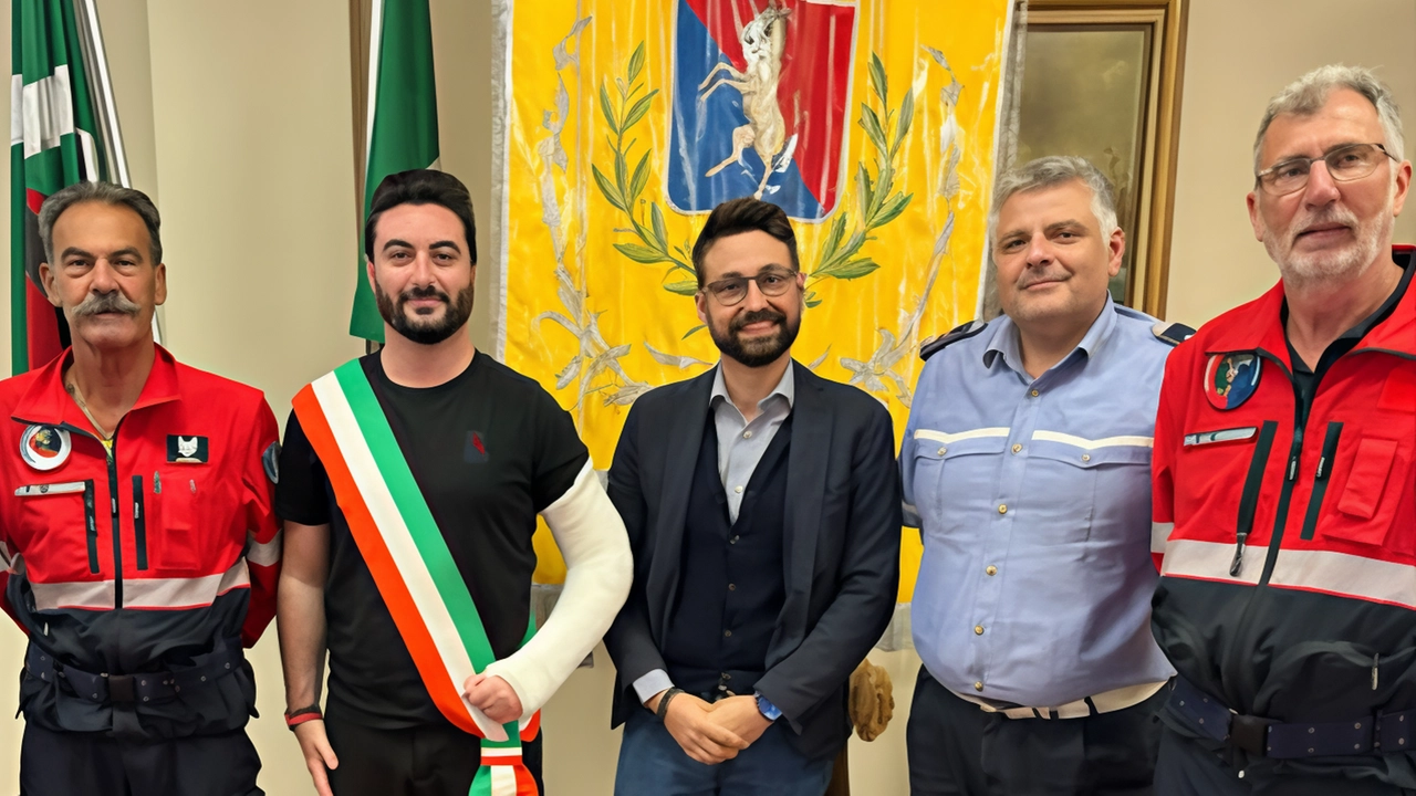 Il Comune di Mulazzano firma un accordo con l'Associazione Nazionale Carabinieri per potenziare il controllo e la sicurezza nel territorio, con particolare attenzione alle scuole e alle aree sensibili. La collaborazione permetterà di implementare l'attività di presidio e controllo, coinvolgendo anche la Polizia Locale. Il Comune di Mulazzano firma un accordo con l'Associazione Nazionale Carabinieri per potenziare il controllo e la sicurezza nel territorio, con particolare attenzione alle scuole e alle aree sensibili. La collaborazione permetterà di implementare l'attività di presidio e controllo, coinvolgendo anche la Polizia Locale.