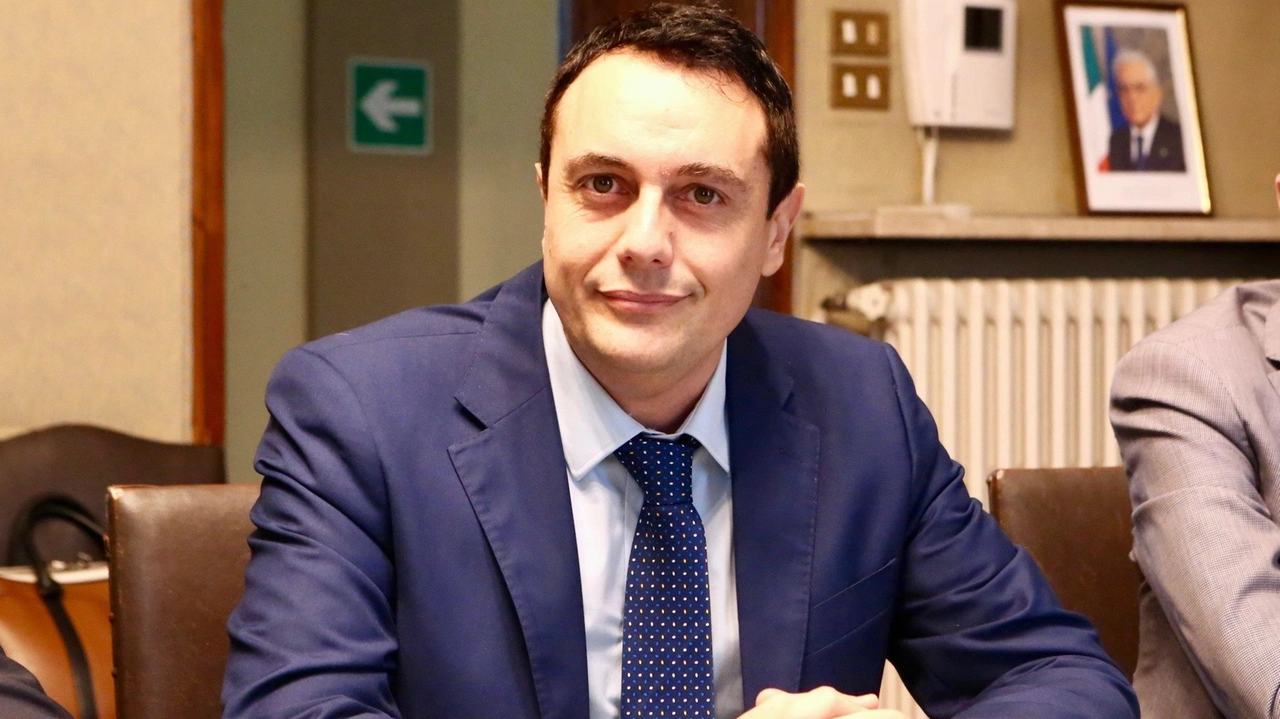 Fulvio Suvilla consigliere comunale di opposizione Il suo gruppo propone per l’immediato la creazione di un “governo ombra“ Fulvio Suvilla consigliere comunale di opposizione Il suo gruppo propone per l’immediato la creazione di un “governo ombra“