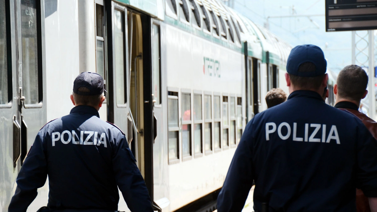 La Polfer è intervenuta alla stazione di Desio insieme ai carabinieri per ricostruire la dinamica dell'investimento La Polfer è intervenuta alla stazione di Desio insieme ai carabinieri per ricostruire la dinamica dell'investimento