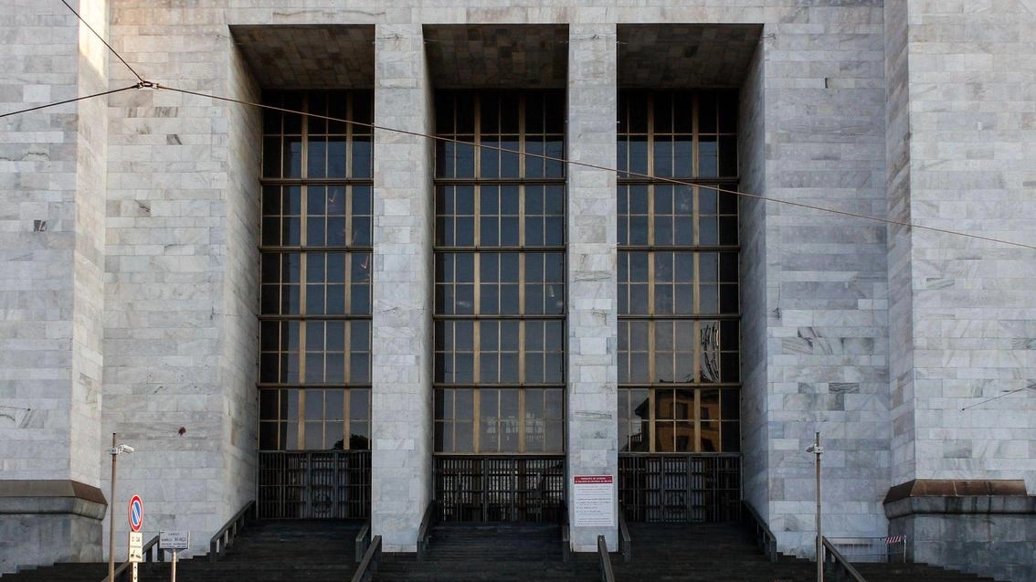 L’ingresso del Palazzo di Giustizia di Milano dove Mattia Fiorentini è arrivato nel 2020 dopo essere stato al Tribunale di Parma L’ingresso del Palazzo di Giustizia di Milano dove Mattia Fiorentini è arrivato nel 2020 dopo essere stato al Tribunale di Parma