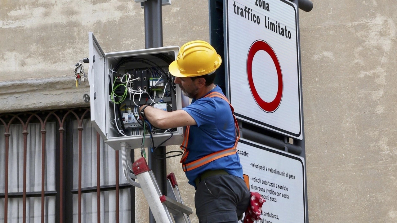 Oltre 15mila sanzioni da inizio anno. I residenti: spegnete le telecamere Oltre 15mila sanzioni da inizio anno. I residenti: spegnete le telecamere