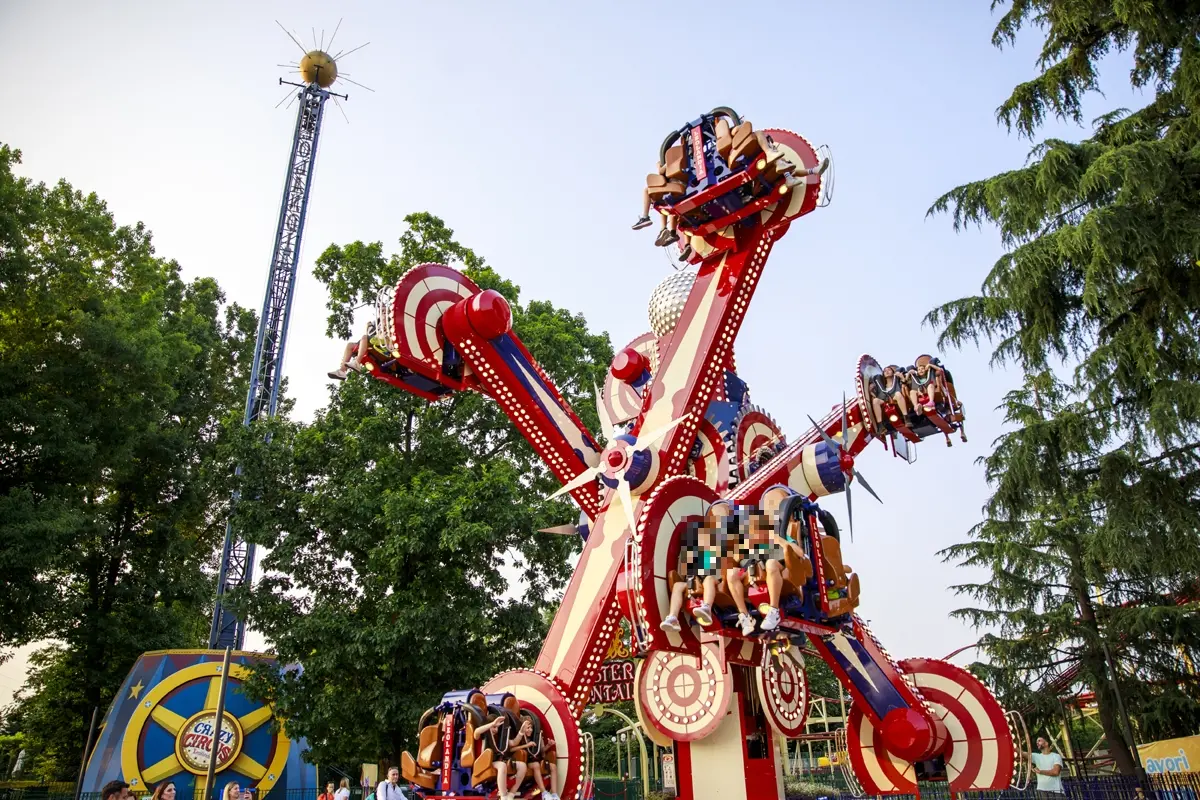 Estate a Leolandia: ecco le due nuove giostre (mai viste in Italia) Deltaplanet e Blade Storm