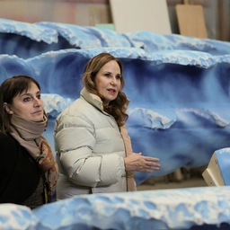 Quelle onde di Chiara Dynys nell’ipogeo di Palazzo Citterio