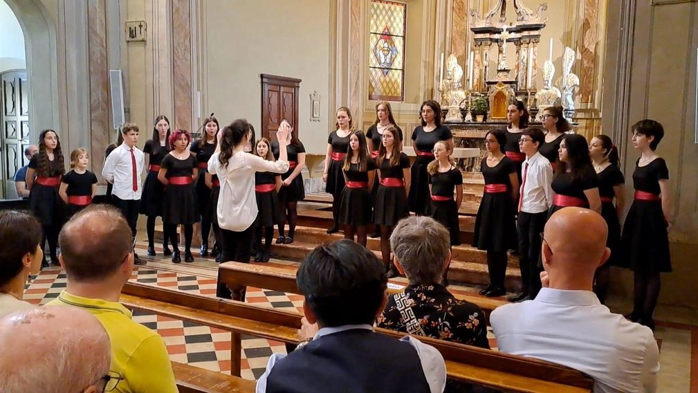 Cantare insieme per crescere. È questo il concetto del coro voci bianche “Voces“, 50 elementi, nato in seno all’Associazione coro... Cantare insieme per crescere. È questo il concetto del coro voci bianche “Voces“, 50 elementi, nato in seno all’Associazione coro...