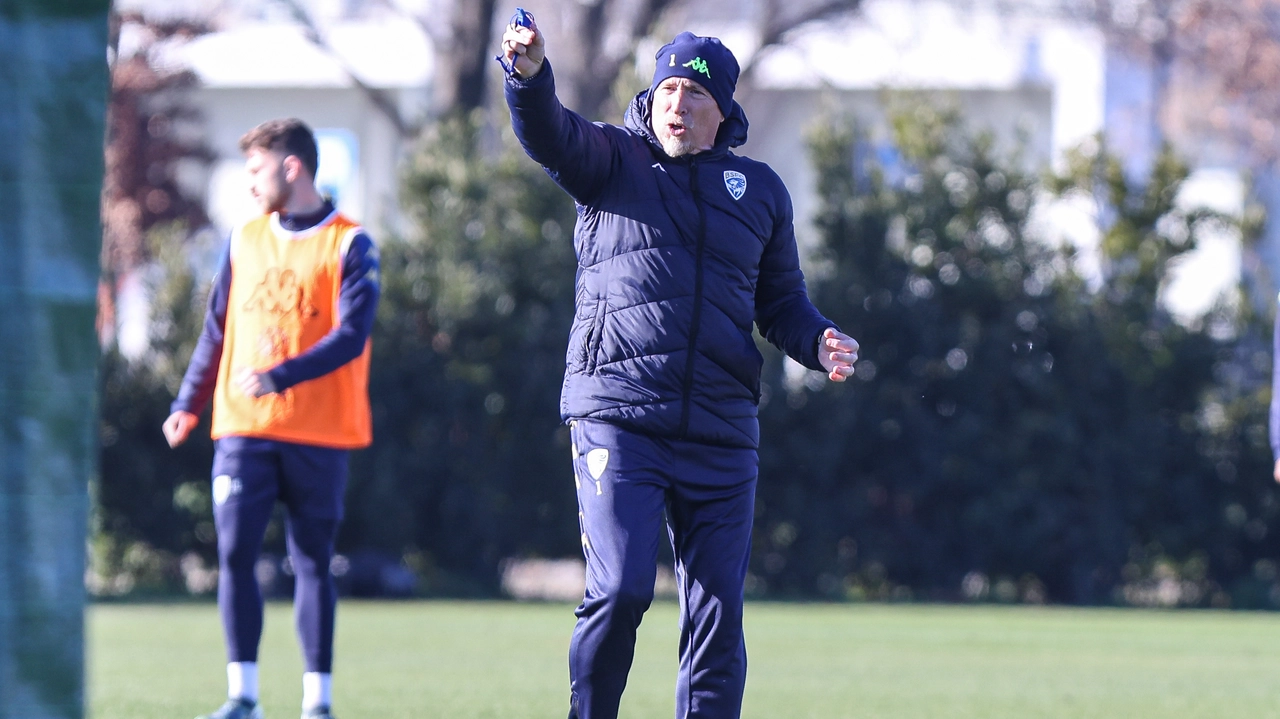 Mister Rolando Maran è tornato alla guida della compagine bresciana Mister Rolando Maran è tornato alla guida della compagine bresciana