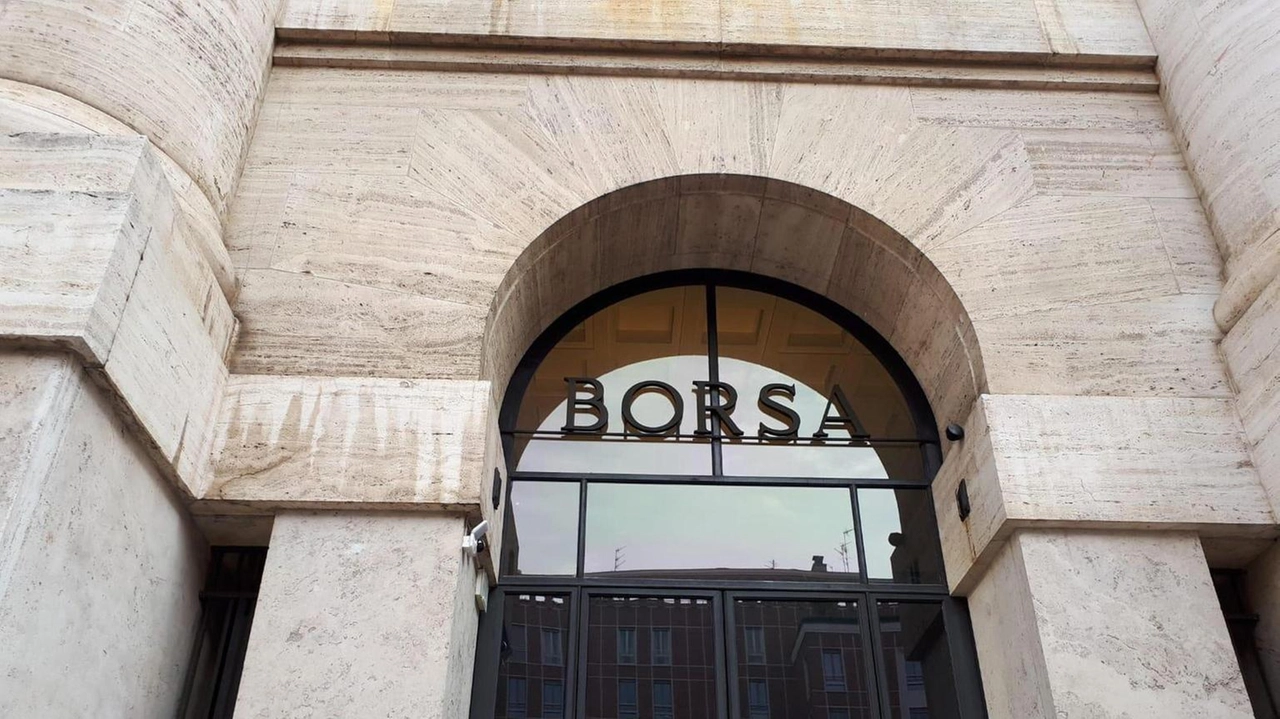 Corrono Mediobanca, Unicredit e Mps. Spread Btp-Bund a 80 punti