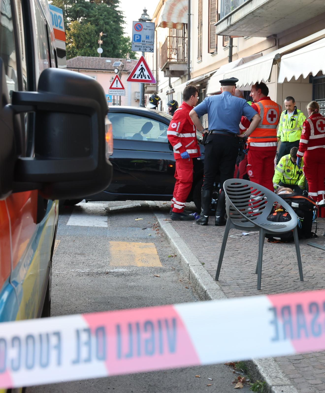Auto scagliata contro il bar. Scontro tra Casa Pound e Pd Auto scagliata contro il bar. Scontro tra Casa Pound e Pd