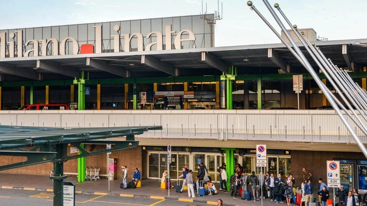 Il guasto al centro radar. Linate e Malpensa “al buio“. Bloccati migliaia di passegeri
