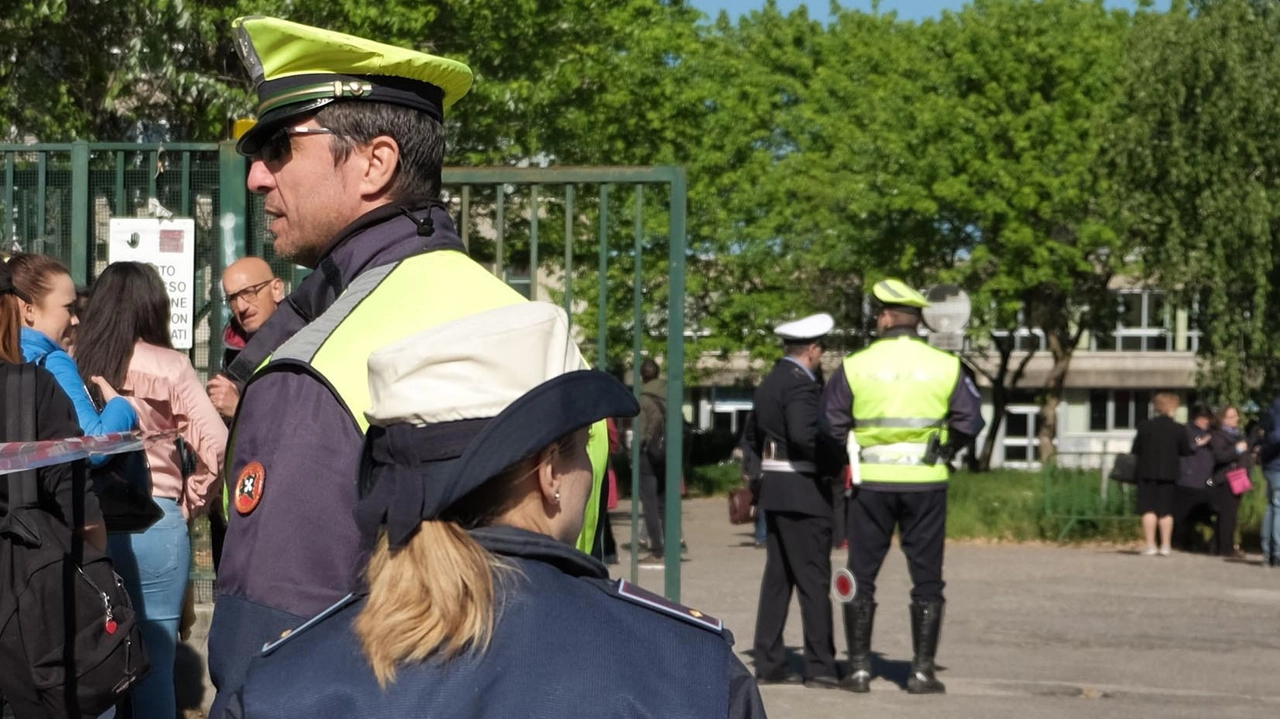 Sicurezza, sicurezza, sicurezza: non è un’inutile ripetizione, ma l’argomento di tre punti, tra mozioni e ordini del giorno, inseriti... Sicurezza, sicurezza, sicurezza: non è un’inutile ripetizione, ma l’argomento di tre punti, tra mozioni e ordini del giorno, inseriti...
