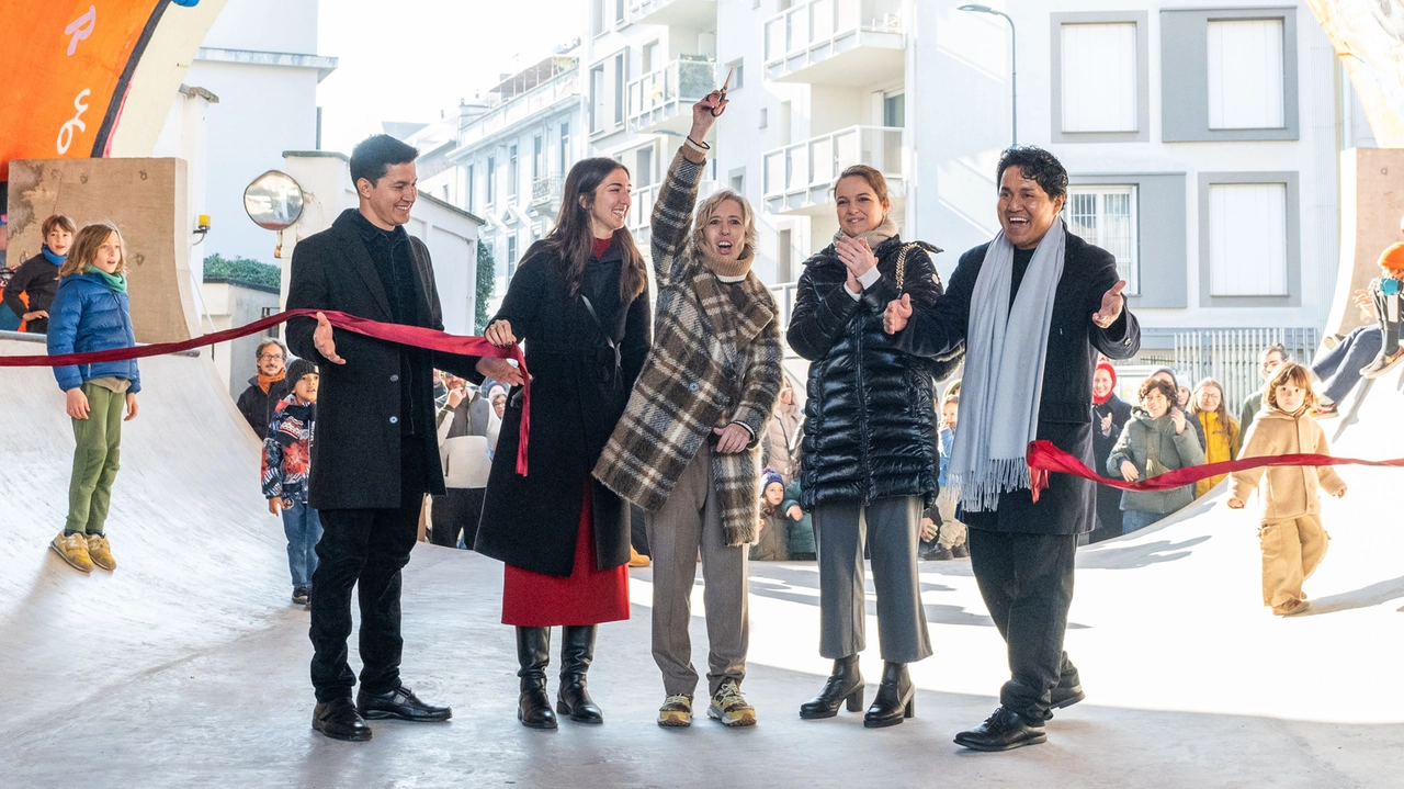 Il taglio del nastro del Tunnel Boulevard con l’assessora Gaia Romani, Elisabetta Bianchessi e gli street artist Boris Veliz e Alejandro Castillo Il taglio del nastro del Tunnel Boulevard con l’assessora Gaia Romani, Elisabetta Bianchessi e gli street artist Boris Veliz e Alejandro Castillo