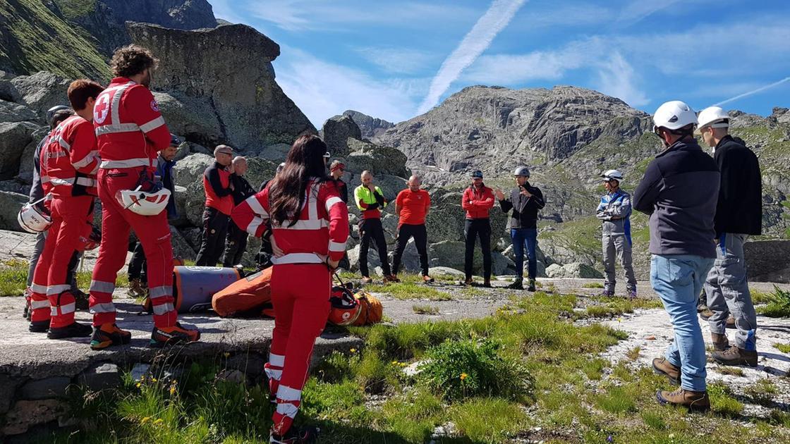 Task force di volontari in quota. Esercitazione sulla diga a 2mila metri