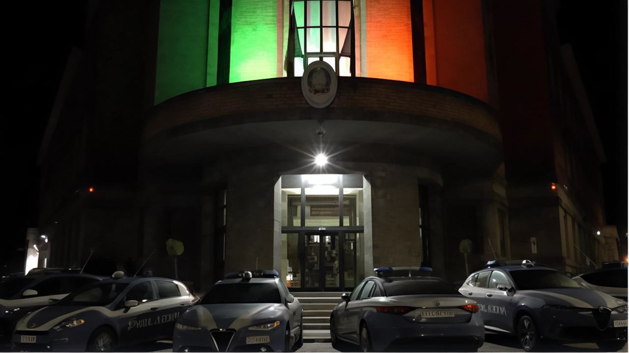 Tre universitari denunciati per procurato allarme a Varese: avevano diffuso un messaggio minatorio con intenti terroristici tra gli studenti dell'Insubria. Scherzo di pessimo gusto, identificati e segnalati alla polizia. Tre universitari denunciati per procurato allarme a Varese: avevano diffuso un messaggio minatorio con intenti terroristici tra gli studenti dell'Insubria. Scherzo di pessimo gusto, identificati e segnalati alla polizia.