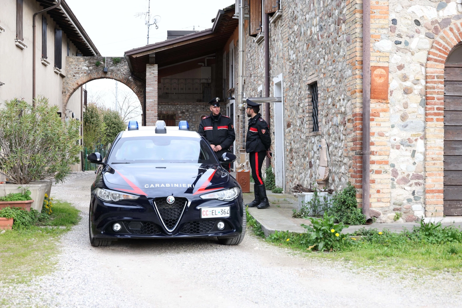 I carabinieri sul luogo del ritrovamento dei corpi (Venezia)