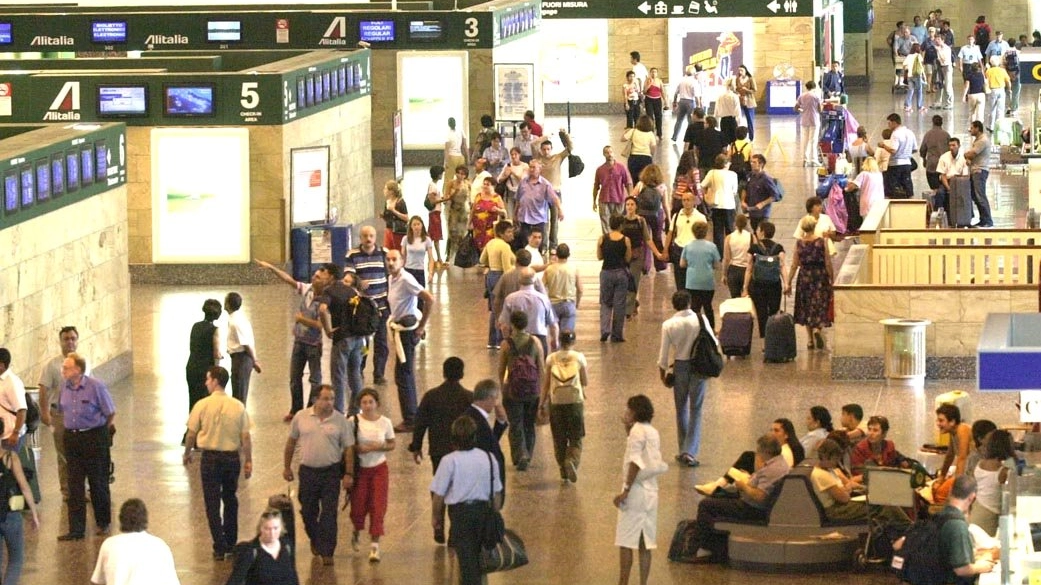 Dal primo al 5 maggio sono previsti 750mila passeggeri nel sistema milanese: 550mila a Malpensa e 200mila a Linate Dal primo al 5 maggio sono previsti 750mila passeggeri nel sistema milanese: 550mila a Malpensa e 200mila a Linate