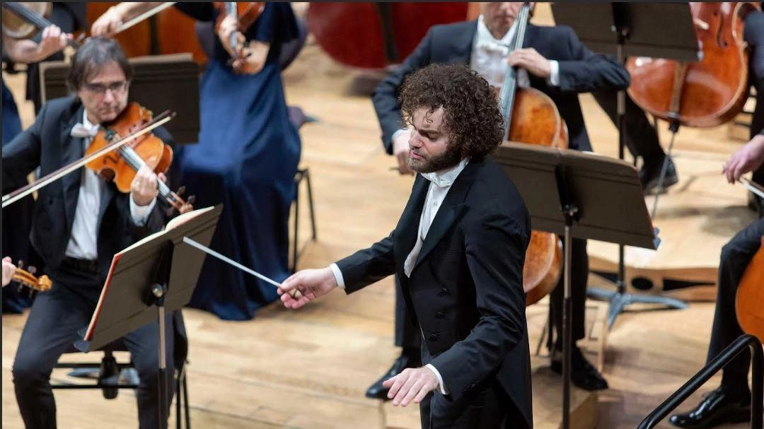 L'Orchestra Sinfonica di Milano celebra Ravel con Sergei Babayan e Emmanuel Tjeknavorian in un weekend di concerti imperdibili.