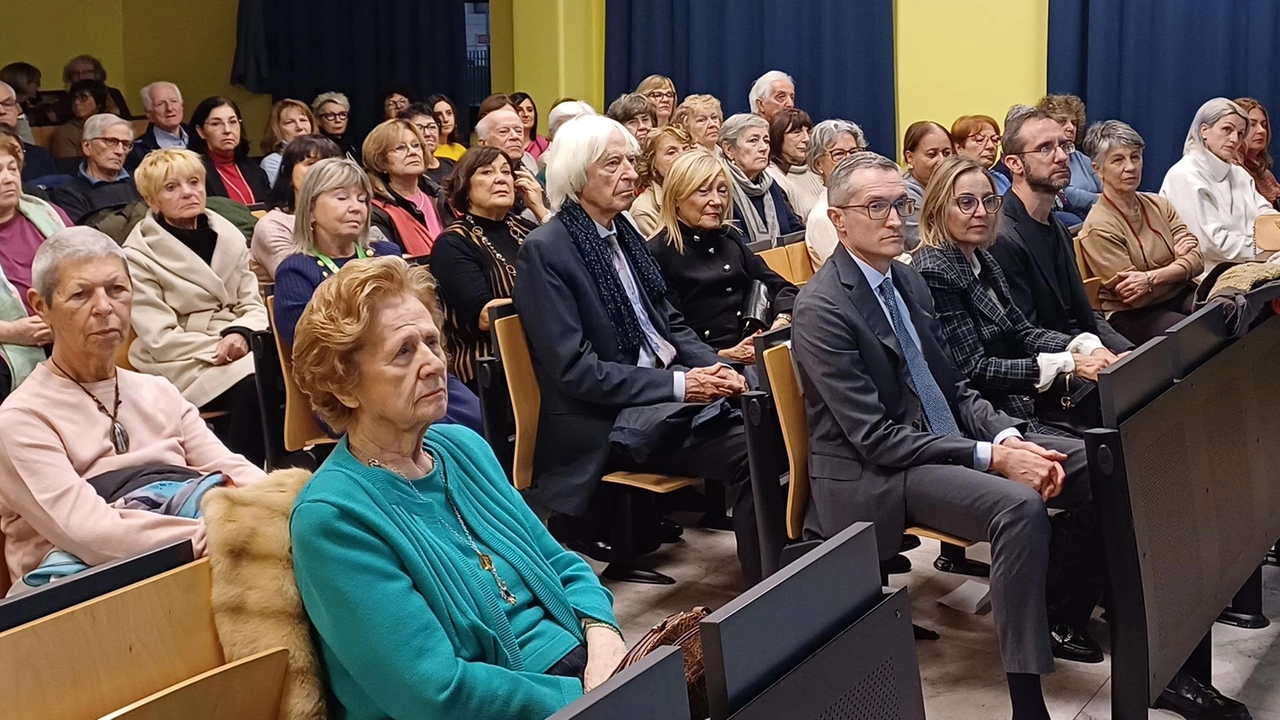 L’associazione volontari ospedalieri opera al San Raffaele e alla Rsa San Rocco. Un momento di aggregazione tra i circa 200 iscritti nella sezione di Segrate. . L’associazione volontari ospedalieri opera al San Raffaele e alla Rsa San Rocco. Un momento di aggregazione tra i circa 200 iscritti nella sezione di Segrate. .