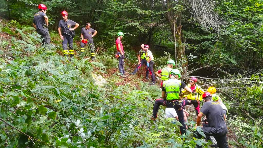 pap224 e figlia di 9 anni in difficolt224 sulla ferrata del vajo stretto recuperati dal soccorso alpino