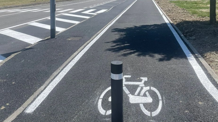 Una pista ciclabile (immagine di repertorio) Una pista ciclabile (immagine di repertorio)