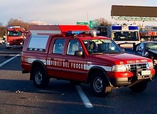 incidente fra tir e pullman scolastico sulla pedemontana morta una maestra paura per 25 bambini