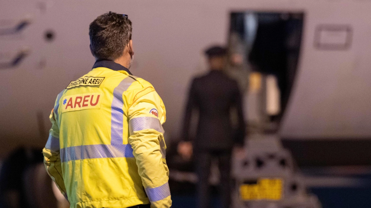 L'arrivo di un volo speciale dell'Aeronautica Militare (foto di archivio) L'arrivo di un volo speciale dell'Aeronautica Militare (foto di archivio)