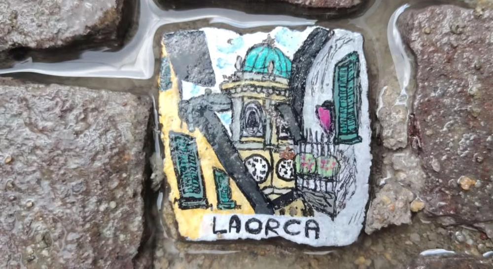 Anonimo artista ruba un sanpietino a Lecco, lo dipinge e lo restituisce: “Vorrei tornasse al suo posto” Anonimo artista ruba un sanpietino a Lecco, lo dipinge e lo restituisce: “Vorrei tornasse al suo posto”