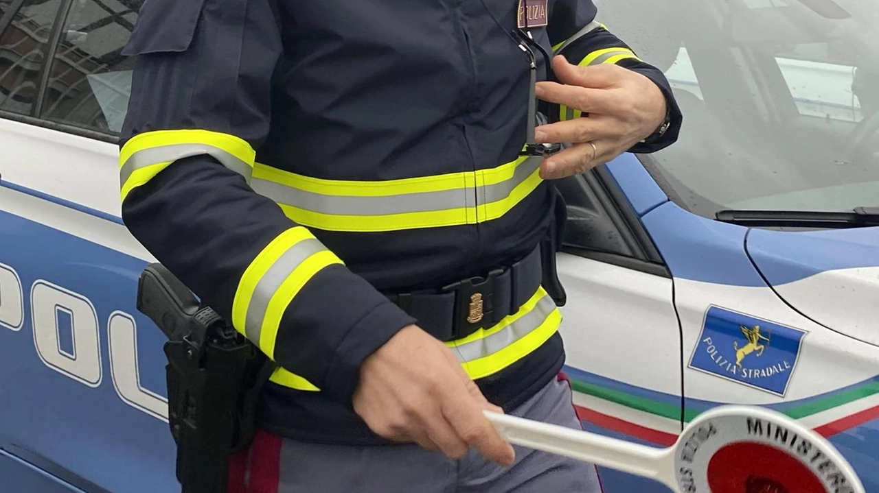Utilizzare il telefono mentre si è al volante è un viziaccio duro a morire per gli automobilisti bresciani. Riprova... Utilizzare il telefono mentre si è al volante è un viziaccio duro a morire per gli automobilisti bresciani. Riprova...