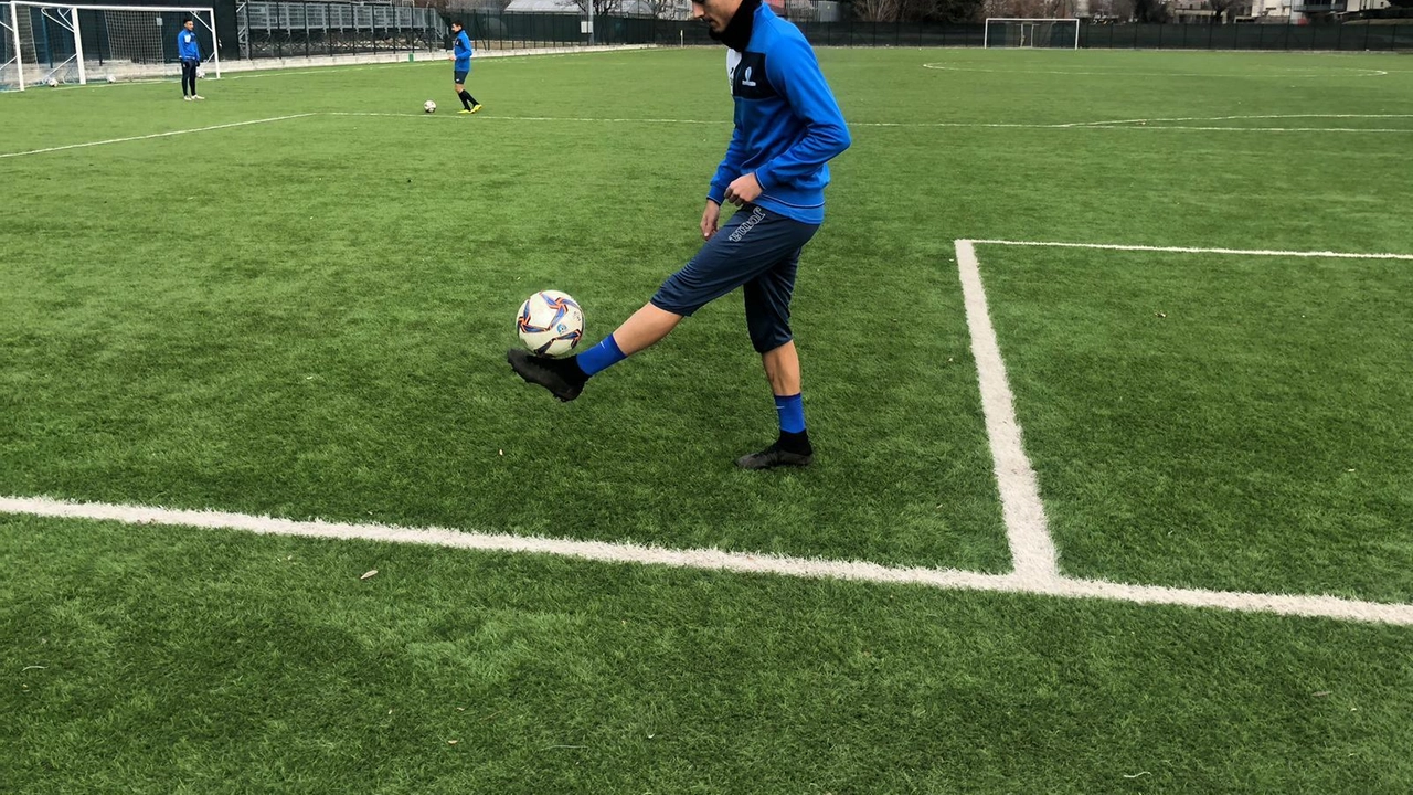 Per consentire alla Nuova Sondrio di disputare la prossima stagione in serie D sono indispensabili alcuni interventi alla Castellina Andrebbero “svecchiati“ campo panchine tribune e spogliatoi Per consentire alla Nuova Sondrio di disputare la prossima stagione in serie D sono indispensabili alcuni interventi alla Castellina Andrebbero “svecchiati“ campo panchine tribune e spogliatoi