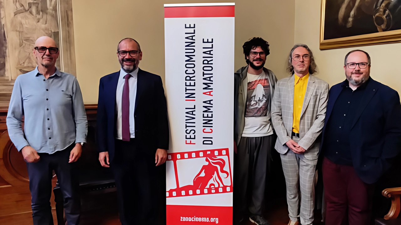 Una tre giorni di cinema amatoriale con più di 70 titoli iscritti da tutta Italia. Torna la competizione cinematografica... Una tre giorni di cinema amatoriale con più di 70 titoli iscritti da tutta Italia. Torna la competizione cinematografica...