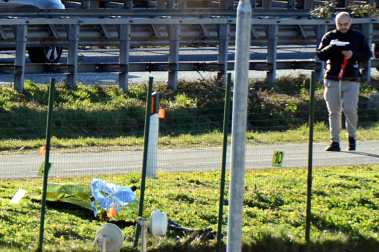 Gli investigatori, per identificare il presunto investitore, sono partiti da pochi elementi, in particolare alcuni frammenti di carrozzeria (Cardini)