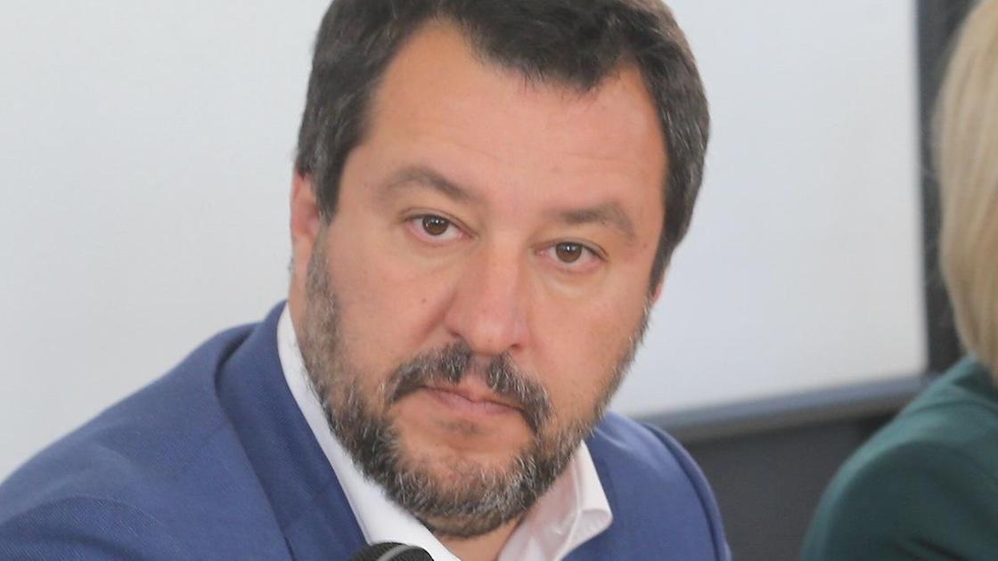 Metropolitana:. Hq contro Salvini: "Scaricabarile" Metropolitana:. Hq contro Salvini: "Scaricabarile"