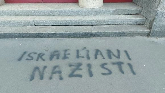Il murale di Palombo con Liliana Segre e Sami Modiano col giubbotto antiproiettile Il murale di Palombo con Liliana Segre e Sami Modiano col giubbotto antiproiettile