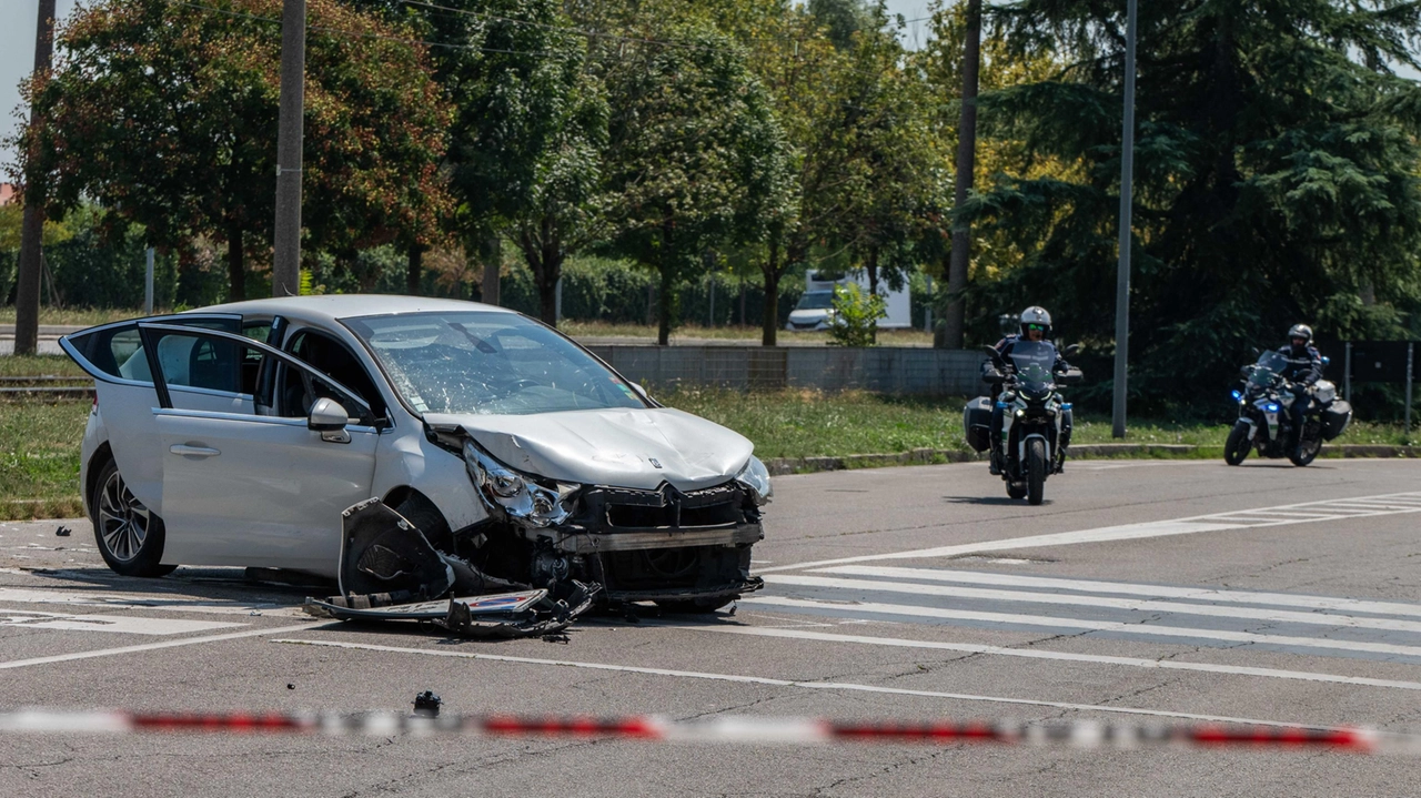 Il punto dell'incidente in via Saponaro, nel quartiere Gratosoglio di Milano