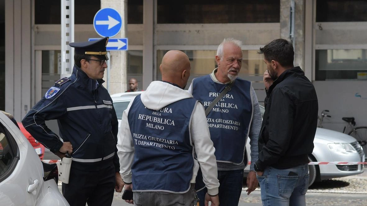 Trezzo sull’Adda, il furioso incendio è scoppiato poco prima dell’alba. I vigili del fuoco hanno salvato una 92enne rimasta prigioniera nella sua casa. Trezzo sull’Adda, il furioso incendio è scoppiato poco prima dell’alba. I vigili del fuoco hanno salvato una 92enne rimasta prigioniera nella sua casa.