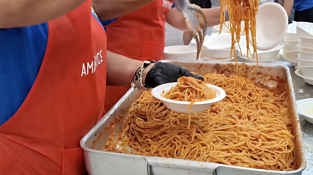 Amatriciana per tutti in piazza del Mercato. Oggi, alle 12.30, a Sulbiate cucinano gli ospiti di Amatrice: lo sfizioso... Amatriciana per tutti in piazza del Mercato. Oggi, alle 12.30, a Sulbiate cucinano gli ospiti di Amatrice: lo sfizioso...
