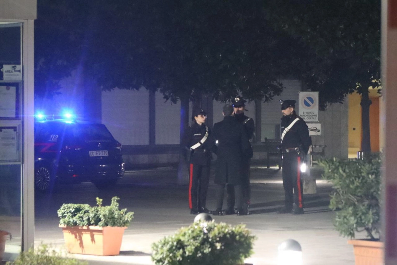 I carabinieri davanti la casa in zona Bicocca dalla quale Jhoanna Nataly Quintanilla Valle, baby sitter 40enne di El Salvador, è scomparsa nella notte tra il 24 e il 25 gennaio scorso (Salmoirago)