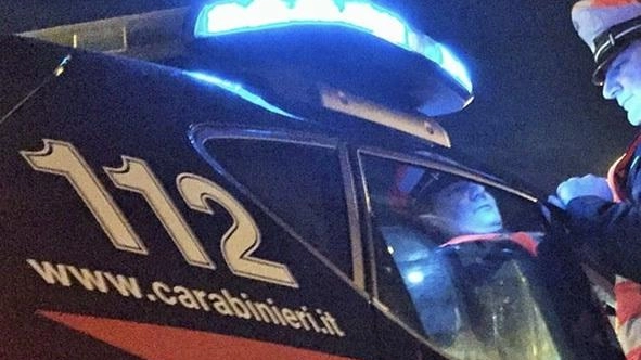 Decisivo l’intervento dei carabinieri, che dopo la telefonata disperata della vittima l’hanno messa in salvo e hanno arrestato il suo ex fidanzato Decisivo l’intervento dei carabinieri, che dopo la telefonata disperata della vittima l’hanno messa in salvo e hanno arrestato il suo ex fidanzato