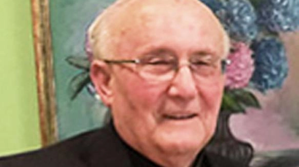 Disavventura per don Virgilio Fenaroli, 89 anni, parroco emerito di Gromo, Valle Seriana, vittima di un’aggressione ieri in tarda mattinata.... Disavventura per don Virgilio Fenaroli, 89 anni, parroco emerito di Gromo, Valle Seriana, vittima di un’aggressione ieri in tarda mattinata....